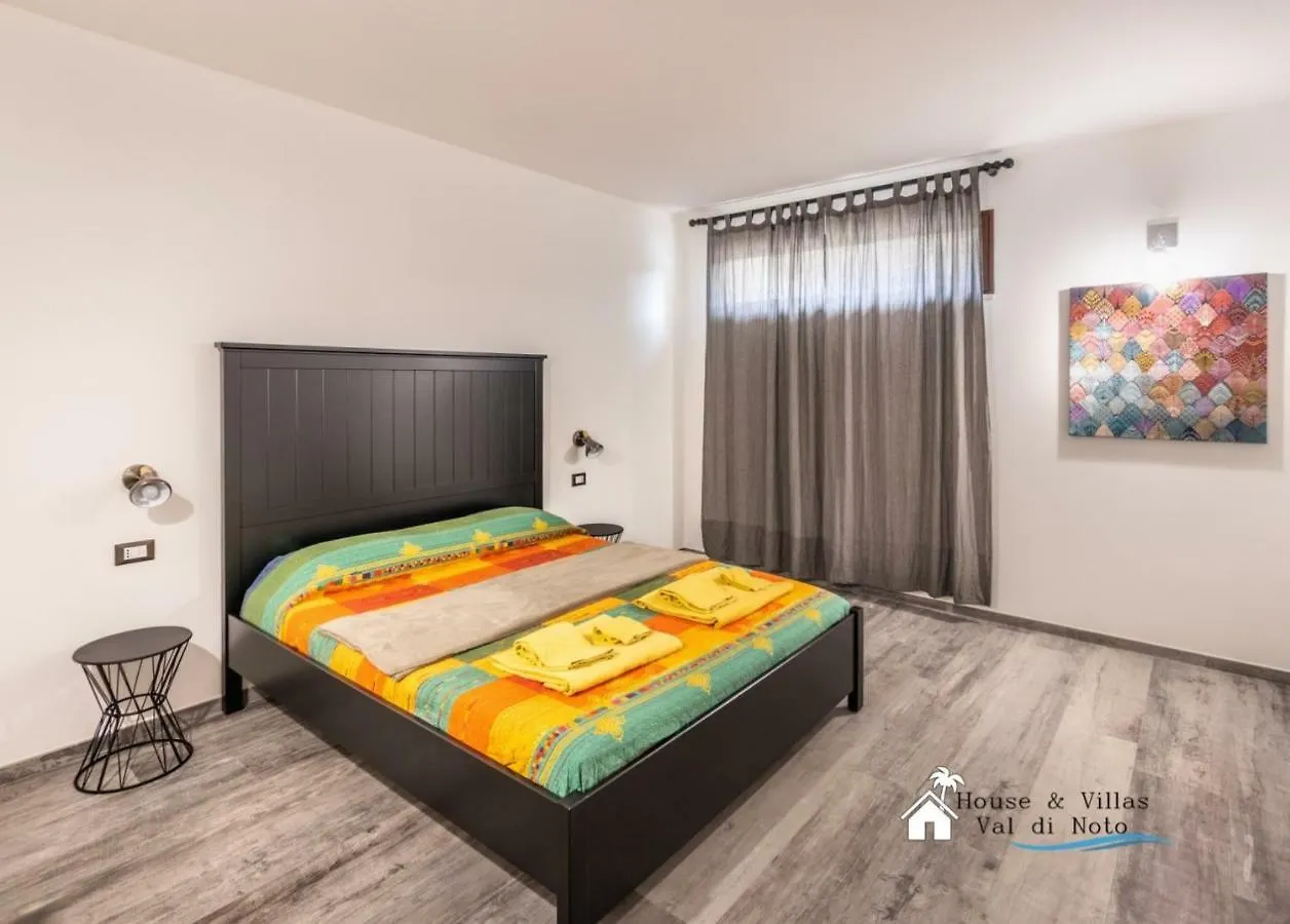 אבולה House&Villas - Magnolia 0*,  איטליה