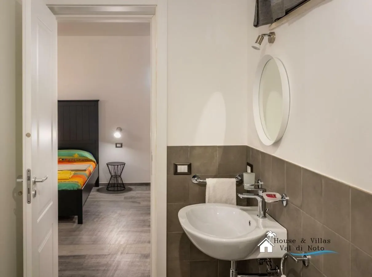 אבולה House&Villas - Magnolia 0*,  איטליה